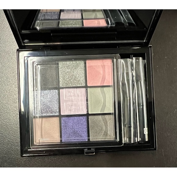 GIVENCHY Eyeshadow Palette in LE 9.04 - Picture 1 of 4